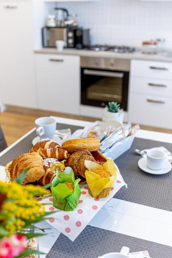 White Gold Couette-café